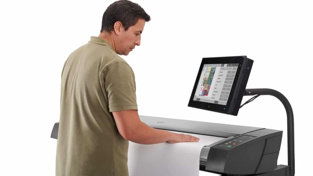 Man working with a HP HD Pro 2 scanner