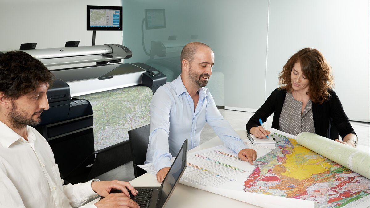 People working together with HP SD Pro 2 and HP printer in background